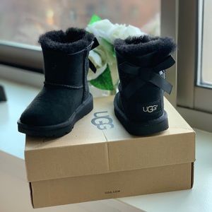 UGG Black Toddler Mini Bailey Bow Size 8